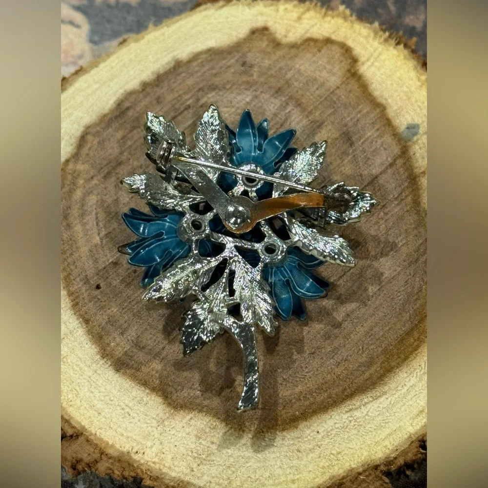 Coro 1940's Vtg BLUE Enamel Double Flower Bouquet Brooch Pin Rhinestone - Picture 2 of 5